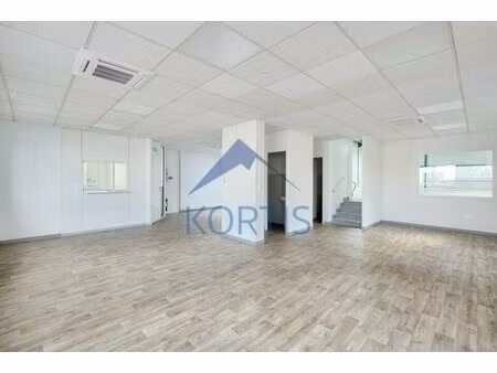 location local professionnel 126m² st genis laval 69230