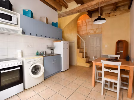 arles centre ville  maison de ville d'environ 45m² entièrement meublée et équipée
