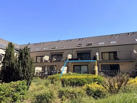 rustig en uitstekend gelegen 2-slaapkamerappartement met groot terras en garagebox