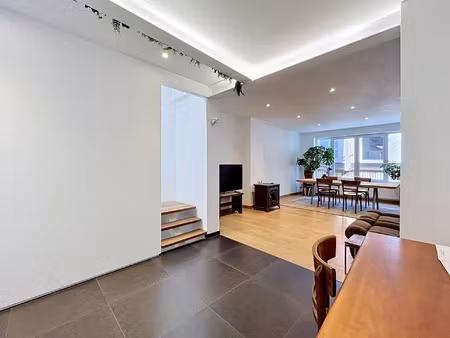 prachtige 2-slaapkamer woonst in centrum sint-niklaas!
