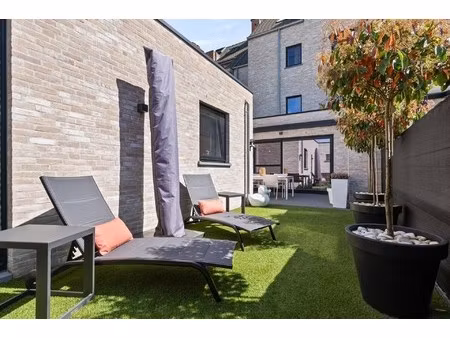 luxueus afgewerkt gelijkvloers appartement te centrum stekene