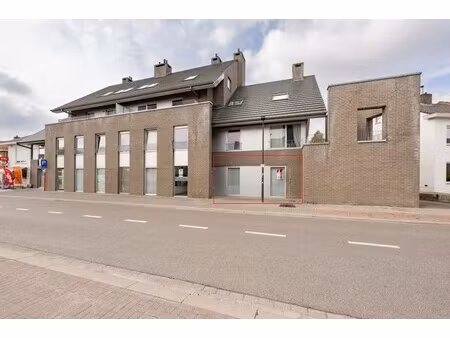gelijkvloers 2-slaapkamerappartement met tuin en garage nabij centrum tielt te koop! ud83c