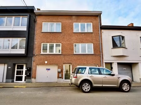 appartement met 3 slaapkamers  garage en terras.
