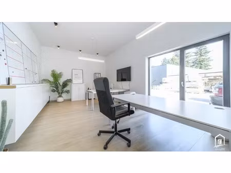 multifunctioneel magazijn van 800 m² met burelen nabij centrum aalst
