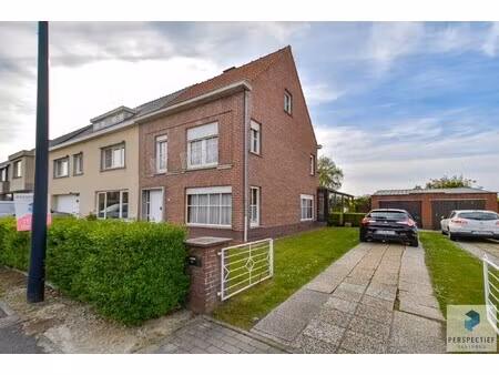 rustig en centraal gelegen woning met landelijk uitzicht  grote garage en tuin
