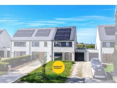 moderne en energiezuinige halfopen bebouwing (2020) met 4 slaapkamers in vosseslag  de haa
