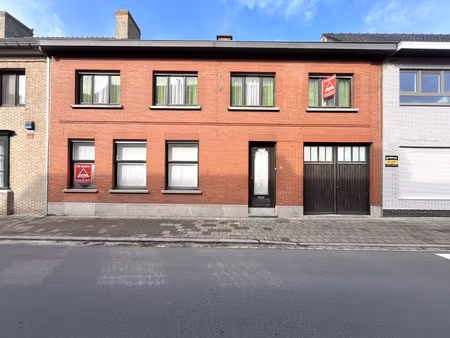 ledegem – te renoveren woning op ruim perceel met uitweg achteraan