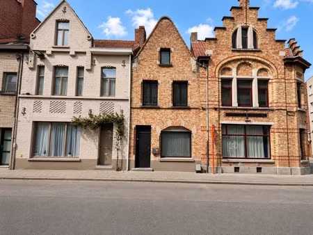 roeselare - te renoveren woning met 2 slaapkamers  terras en zolder in het centrum