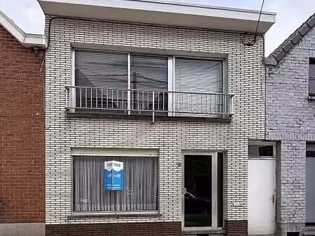 centraal gelegen te renoveren ruime woning