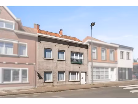 ruime rijwoning in het stadscentrum