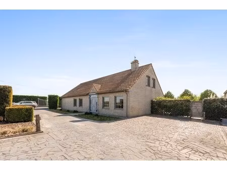 uitzonderlijke villa-landhuis met bijgebouwen op een prachtig domein.