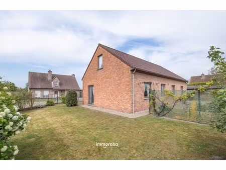 te koop: alleenstaande woning in een rustige woonwijk te desselgem.