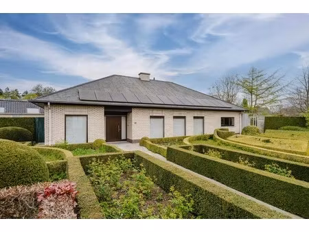 ruime alleenstaande woning op 1922m² te koop in gullegem