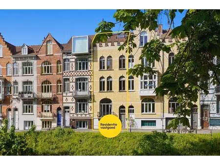 exclusief gerenoveerd burgerhuis met luxueuze afwerking en zonnige stadstuin!