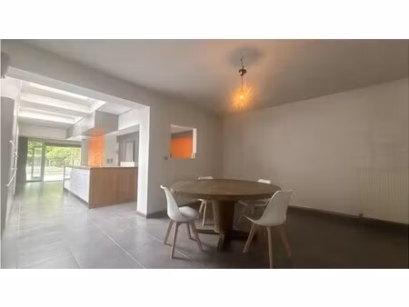 instapklare 2-slaapkamerwoning met garage  tuin en zwembad te koop in sint-kruis brugge