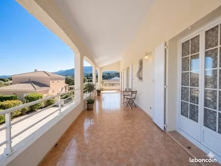 pavillon 7 pièces 180 m²