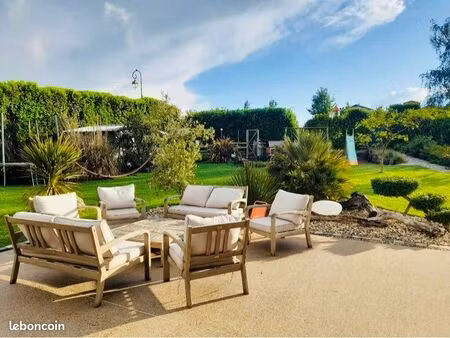 maison familiale avec cuisine d’été et terrasse