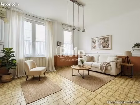 maison 8 pièces 93 m²