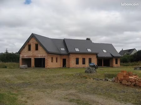 terrain 2373m²
