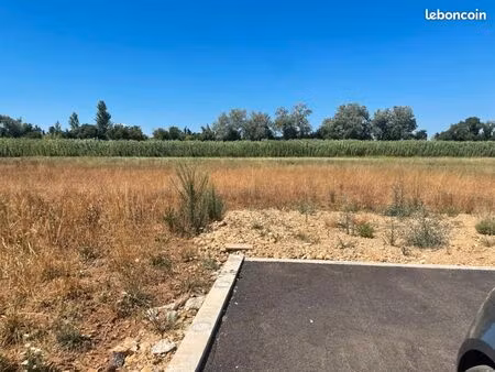 terrain 1 070 m² saint martin de crau