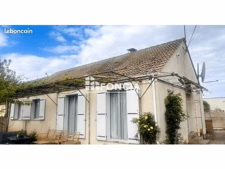 en exclusivité véritable plain pied habitable de suite. sur jardin de 280m2. 4 chambres