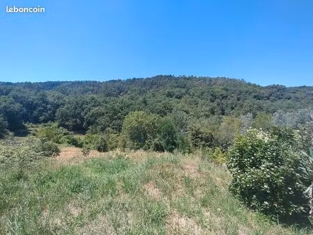 terrain 1 091 m² salavas
