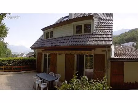 maison meublée 108 m2 avec jardin  8 km grenoble