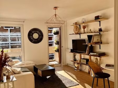 appartement t2 meublé de 52m2 - secteur doutre