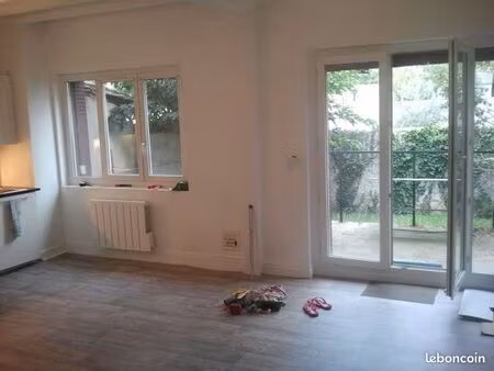 appartement charmant avec jardin privatif au coeur du village