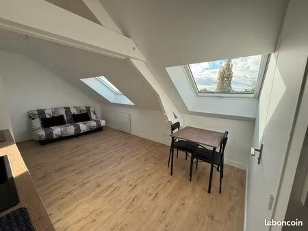 t1 meublé de charme dans ancien corps de ferme rénové – 1 pièce  1 salle de bains  proche 