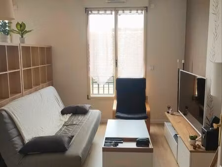grand studio meublé 38 m² – lumineux – gare à 2 min – parking