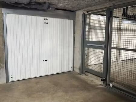 garage box double 27m² fermé et sécurisé à louer immédiatement
