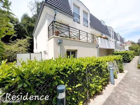 studio meublé avec terrasse et jardin