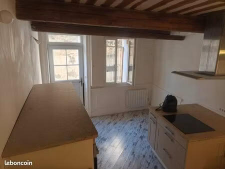 location maison de village