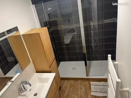 très beau studio meublé moderne
