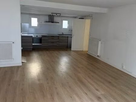 t2 avec cour / terrasse – saint-jean-d’angély – calme