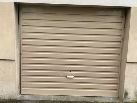 garage fermé à louer