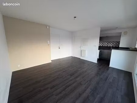 t2 46 m² avec balcon  parking et garage – la mézière