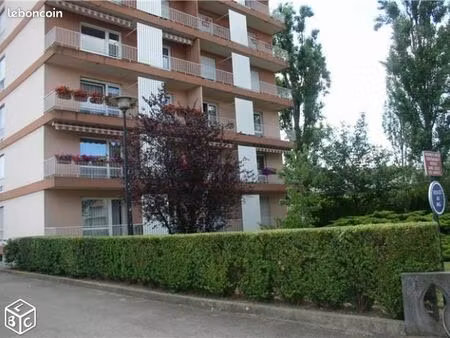beau f1 avec balcon proche centre ville tram