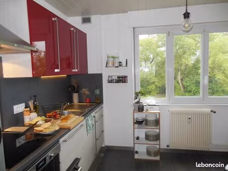 loue f3 balcon vue parc + garage pontarlier