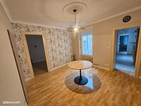 location beau f2 traversant 45m2 secteur cathedrale
