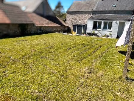 maison de campagne en pierre avec jardin