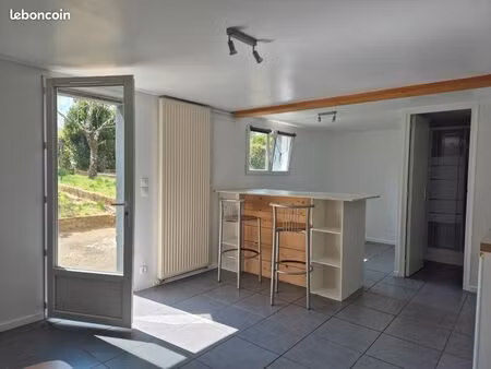 studio avec terrasse et jardin