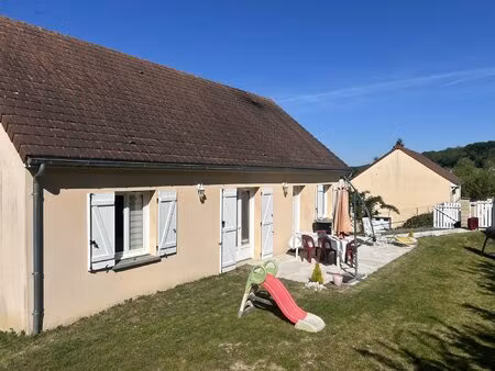 maison d'habitation élevée sur sous-sol total
