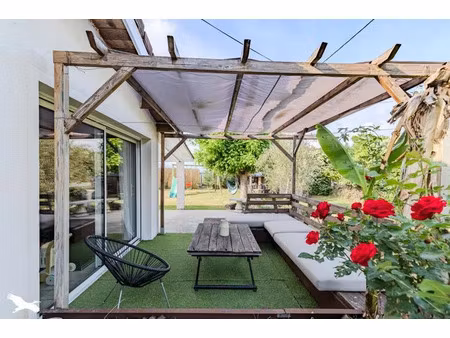 vente maison 5 pièces 104 m² à pugnac (33710)  234 995 €