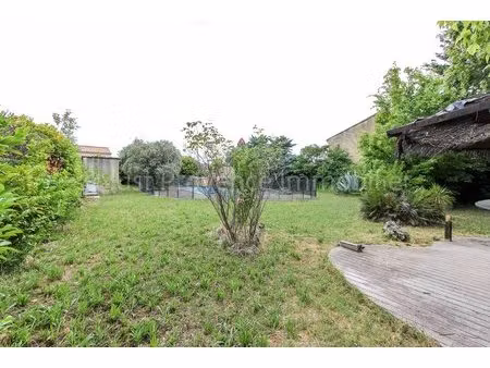 terrain constructible à caromb d'environ 621 m2 avec piscine.