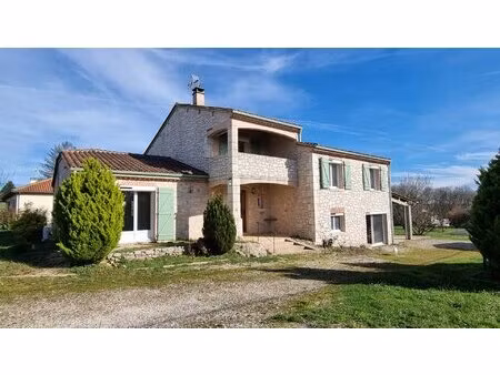 maison proche commerces