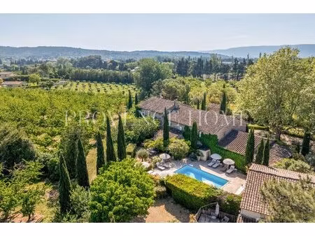 a vendre propriete d'exception avec dependances et verger proche de l'isle sur la sorgue..