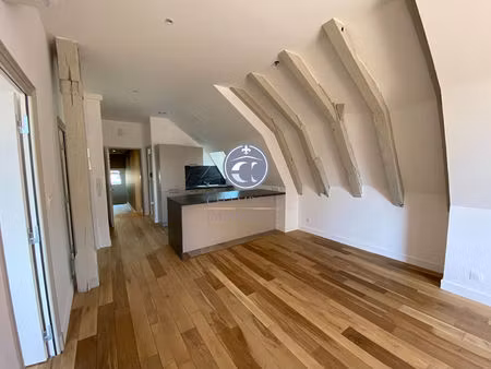 appartement t3 en plein coeur de ville.