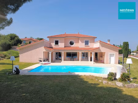 montbrison (42600) : maison de prestige 159 m² avec piscine chauffée et terrain arboré de 